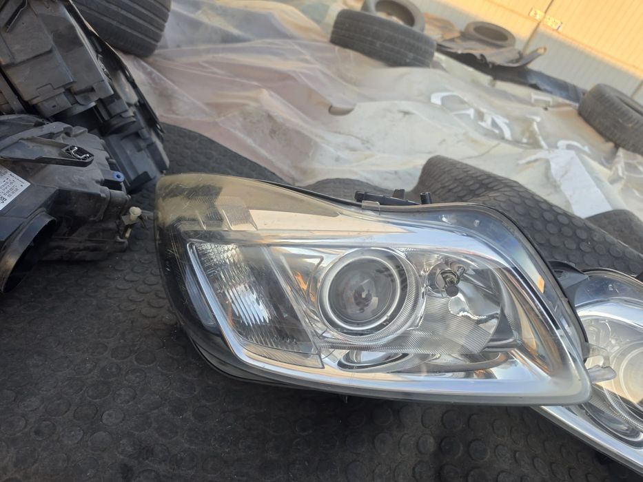Faruri Xenon Opel Insignia.