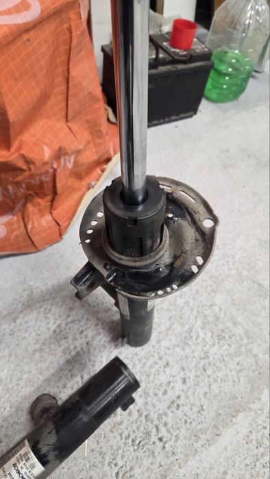 Предни амортисьори Skoda Superb