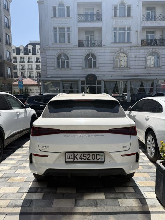 Byd e2 EV 2023 rasrochkaga beriladi