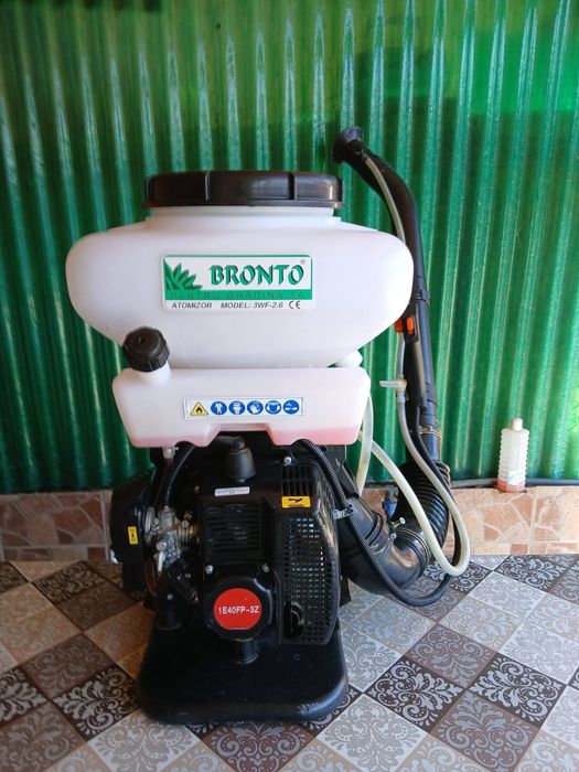 Pulverizator motorizat.