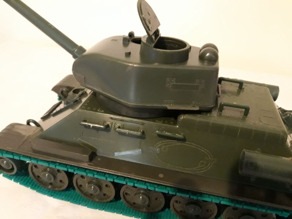 Tanc, Jucarie veche românească  / comunista