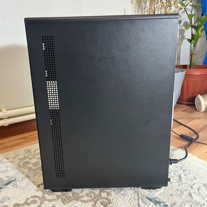 Компьютер/ ПК  почти новая