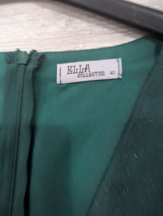 Vand rochie de ocazie verde,cu fir lurex