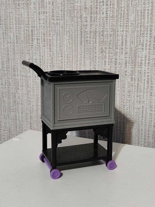 Мебель для кукол Monster High