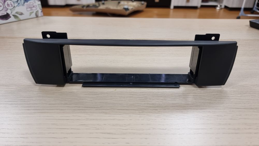 Rama BMW X3 e83 adaptor radio 2004 - 2010