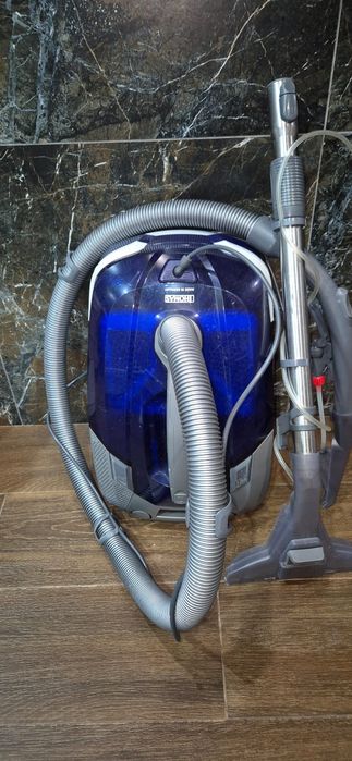 Продаю пылесос Thomas, моет, чистит. Мощный.