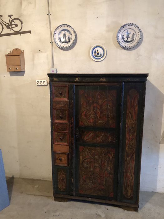 Dulap vechi de colecție