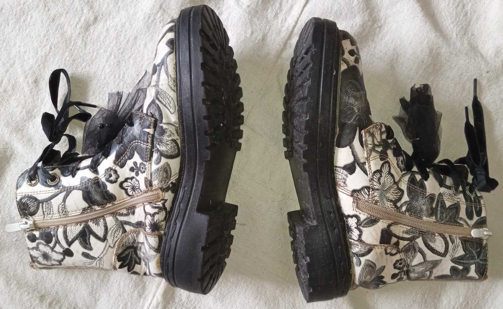 Дамски боти с флорален принт. Размер 39