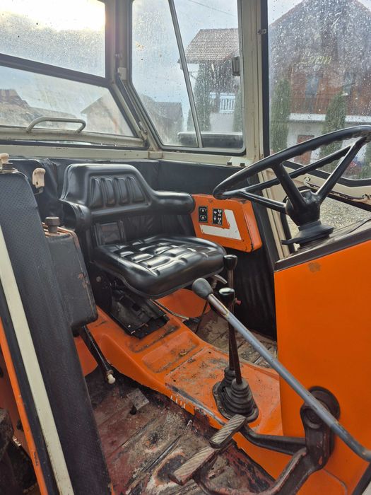 Tractor Fiat cu incarcator frontal