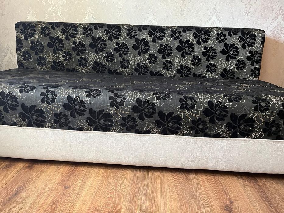 Продам диван срочно