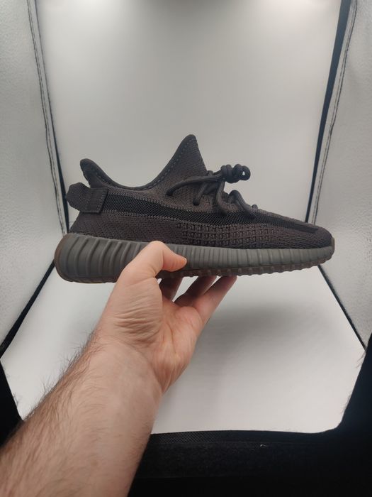 Yeezy 350 V2 Cinder, 39 1/3