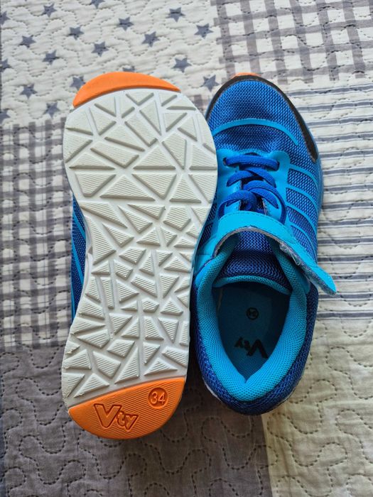 Продавам детски маратонки