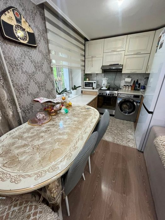 Продам 3к квартиру в кирпичном доме 2/4