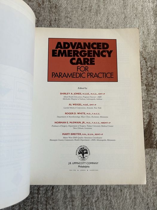 Manual Medicina de Urgenta Paramedici: Advanced Emergency Care (J. B. Lippincott)