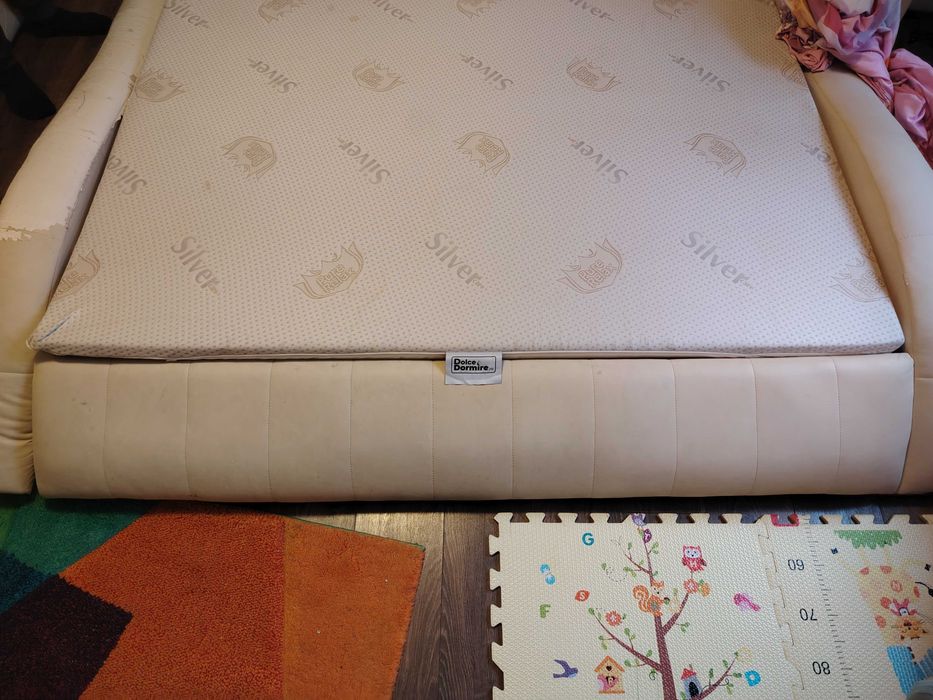 Pat matrimonial din piele