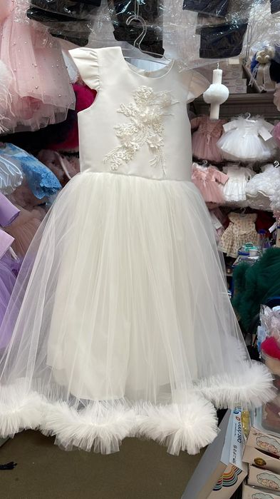 Vând rochiță fetite.