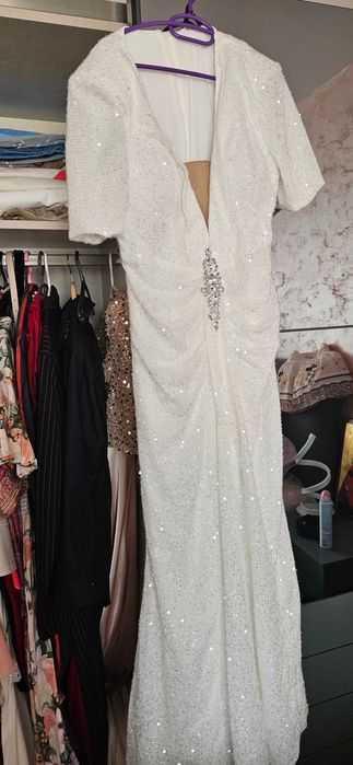 Официална рокля, подходяща и за сватбена