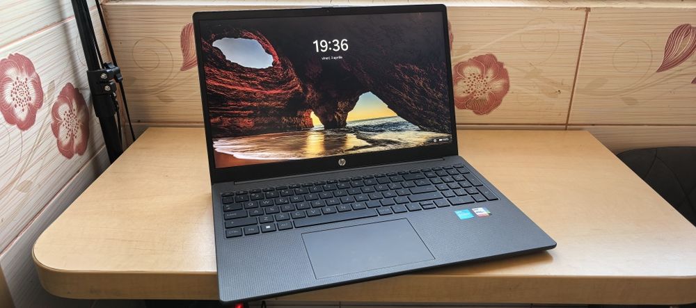 Laptop HP 15__i5 1334U gen 13_8GB DDR4_512GB SSD__NOU 10/10_Model 2025