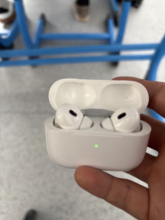 air pods 4 pro.