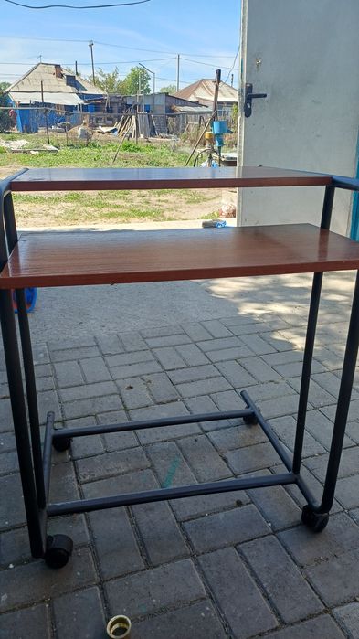 Продам компьютерный стол бу