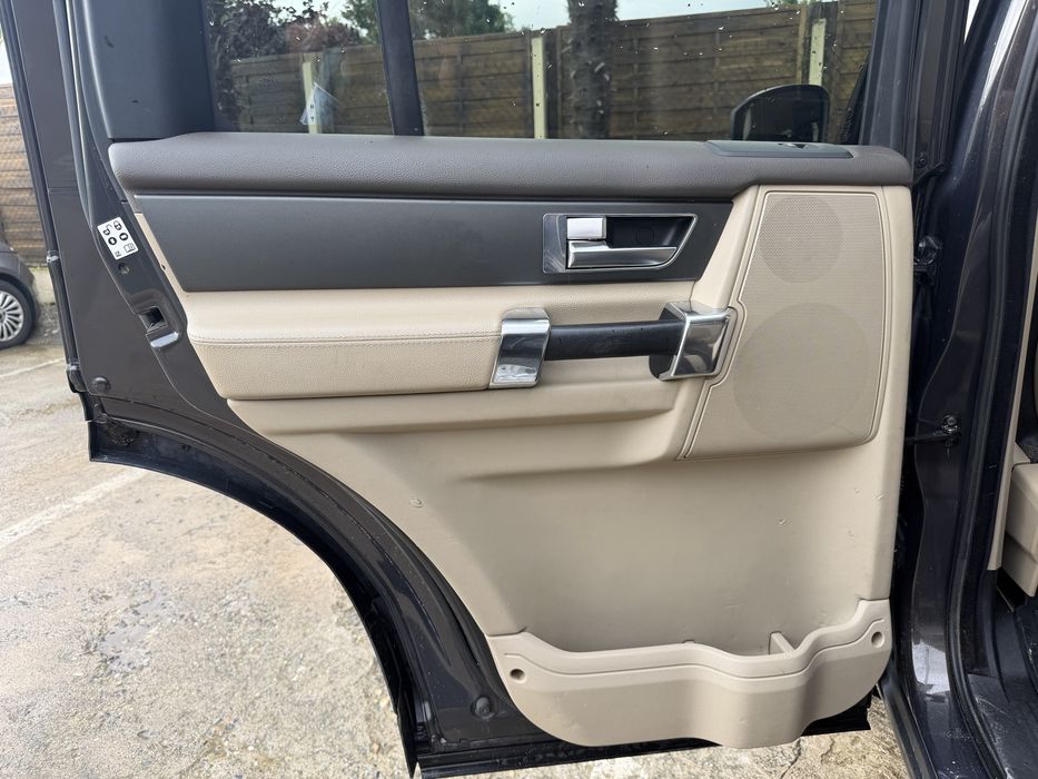 Land Rover Discovery 3.0d 258hp 2015