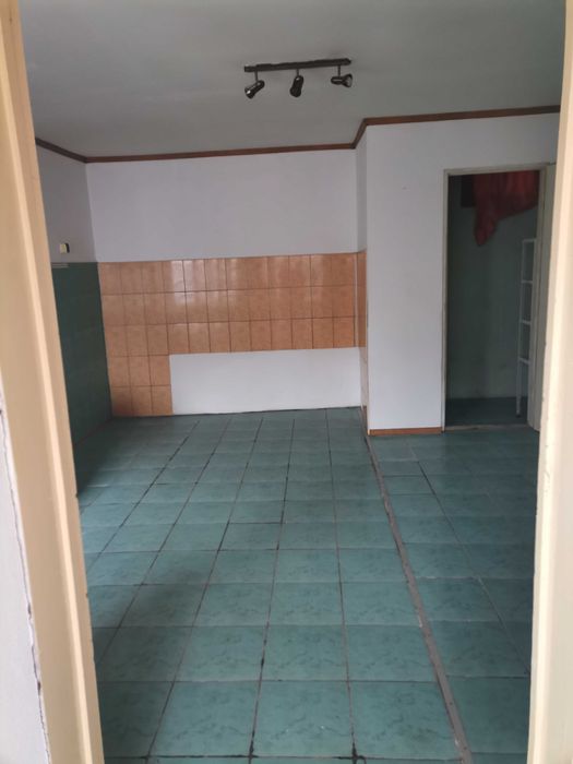 Vând casă si spațiu comercial