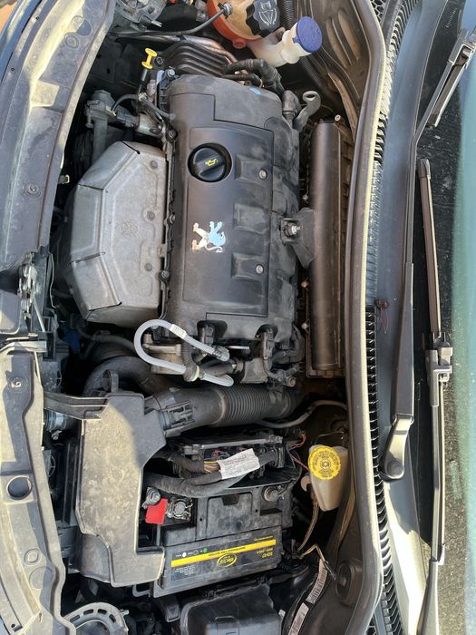 Peugeot 207CC на части