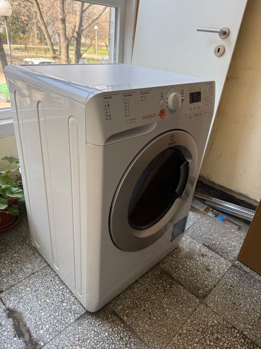 Пералня със сушилня Indesit