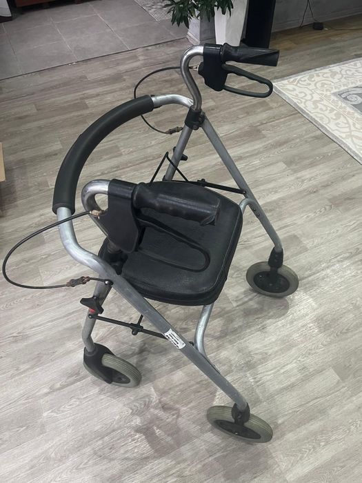 Ходунки для пожилых людей