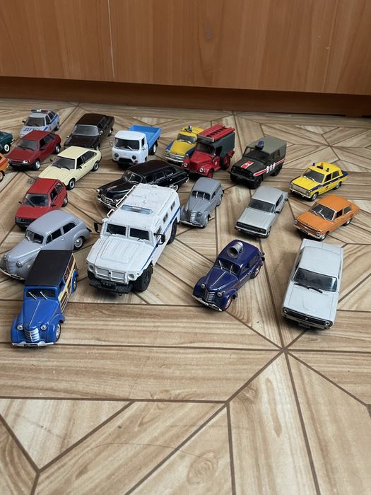 Машинки коллекционные разных размеров