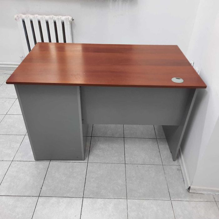 Стол письменный с 3 ящиками, стулья ИЗО