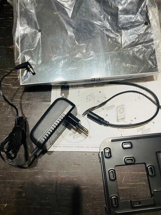 Kit video-interfon Bticino 317013 Plug-In cu monitor