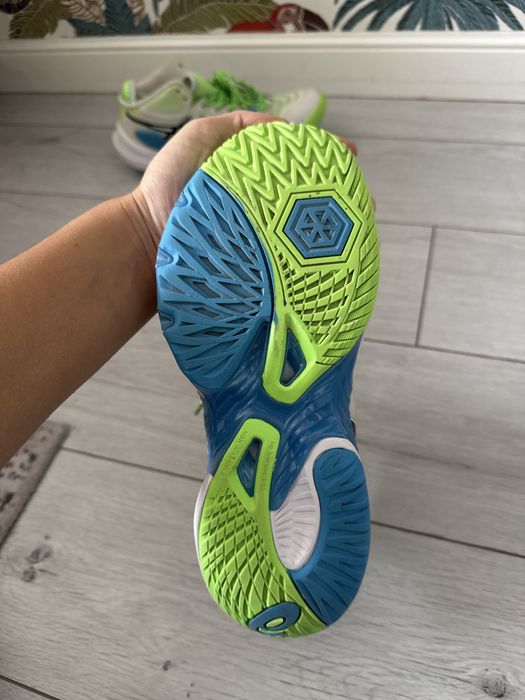 Волейбольные кроссовки Асикс