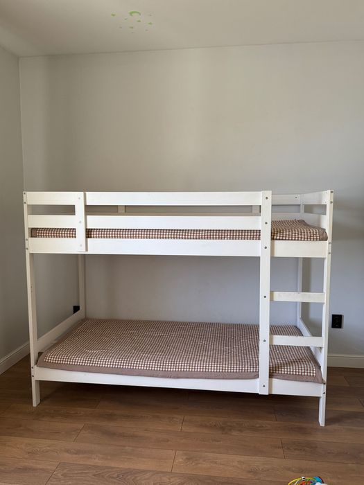 Двухъярусная кровать