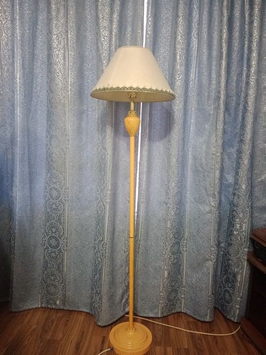 Торшер 1.7 мерта