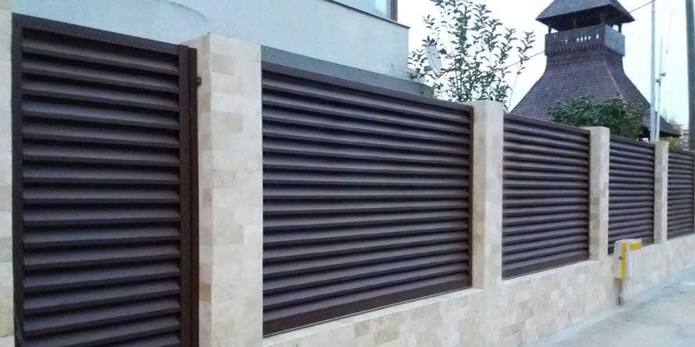 Garduri si porti stil jaluzea, sipca metalica, tabla cutata