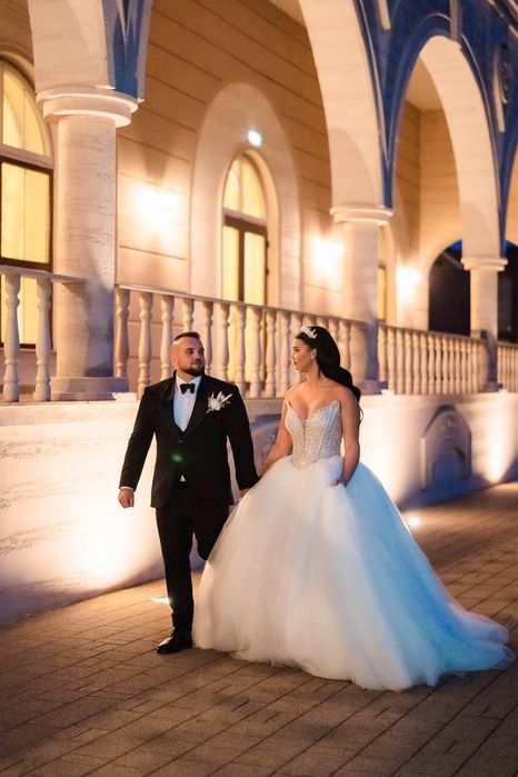 Vand rochie de mireasa , stil printesa.