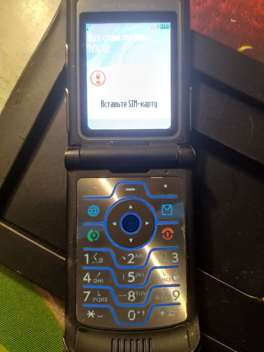 Телефон Motorola v3