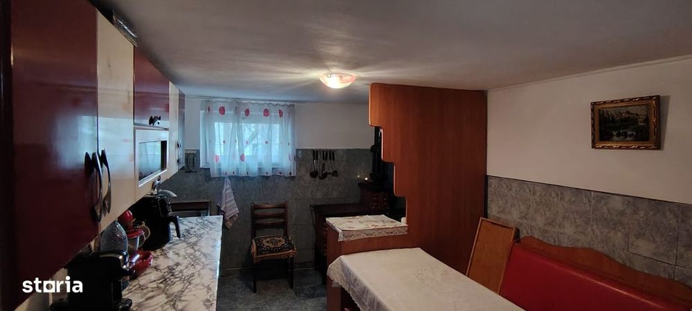Casa cu etaj zona centrala in Cucorani