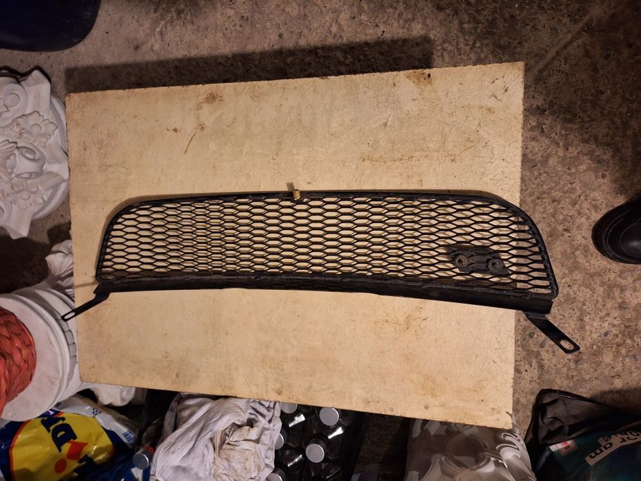 Vând grilă metalică sport Vw Polo !!!