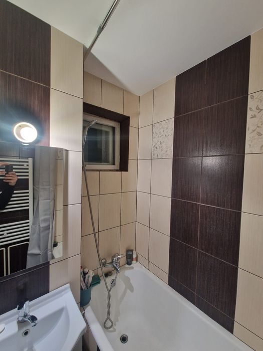 Vand apartament cu 3 camere Et. 1, suprafata 76 mp si garaj - Tasnad