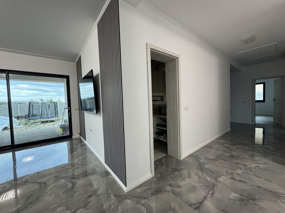 Vand casa cu 5 camere si 3 bai in Sacalaz la 6 km de Iulius Mall