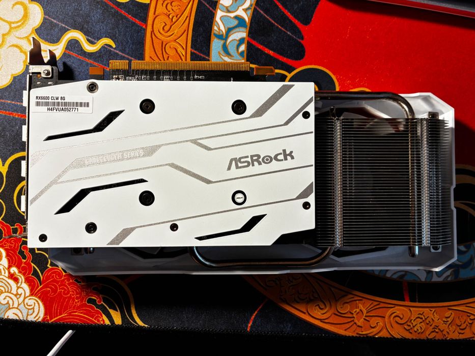 ASRock AMD Radeon RX 6600 8GB Challenger Бяла