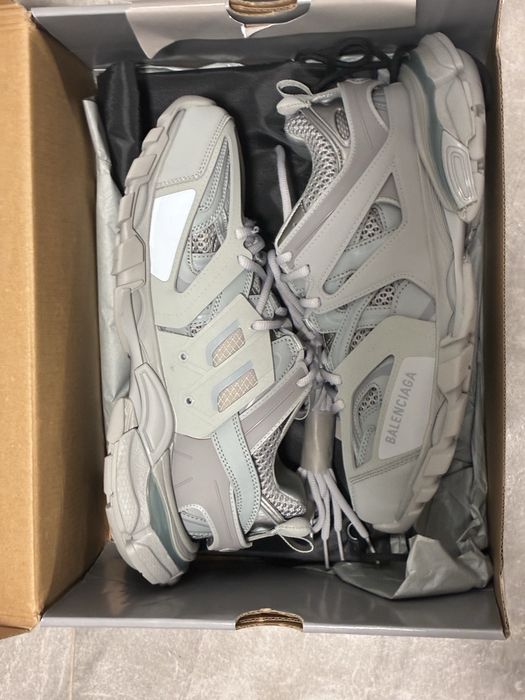 vand balenciaga track marime 42