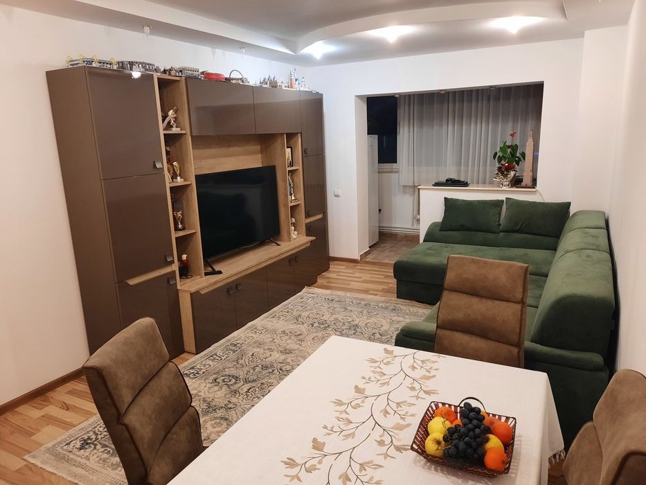 Chirie ap 3 camere,  et 2, cruce bazar, 380 E