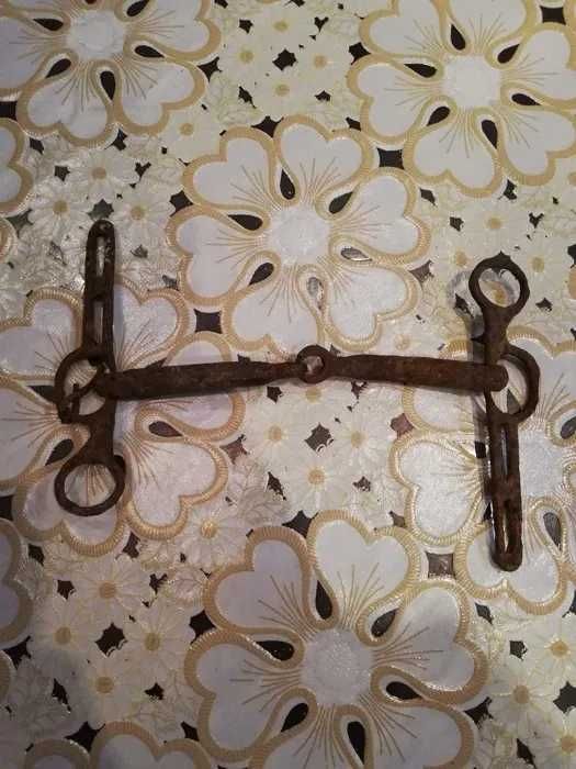 Стара желязна конска юзда