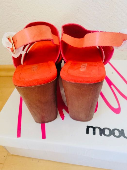 Сандали Moow НОВИ, естествена кожа, размер 38