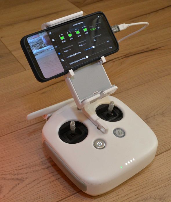 vand drona dji phantom 3 pro care zboarafara probleme dar fara camera