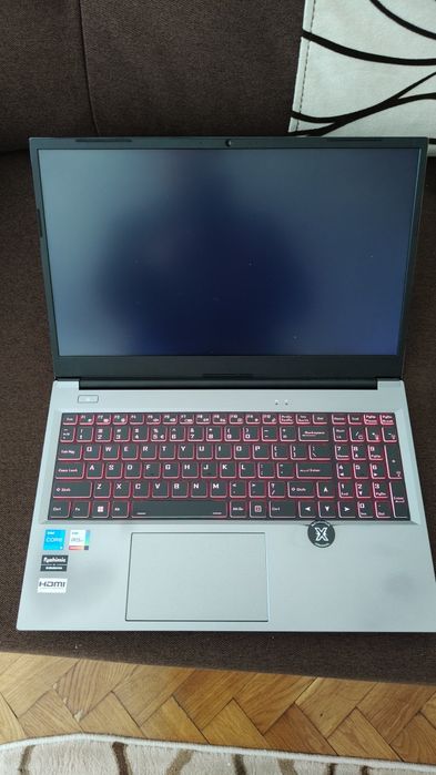 Laptop Clevo/ i5 gen 11 / 8 GB RAM / ssd 128 GB plus hdd 500 GB/