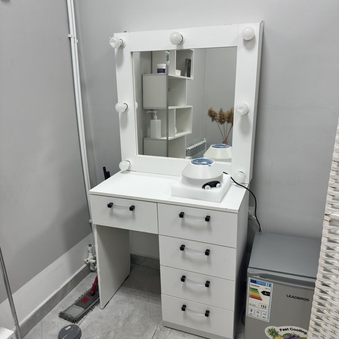 Продам тумба с зеркалом